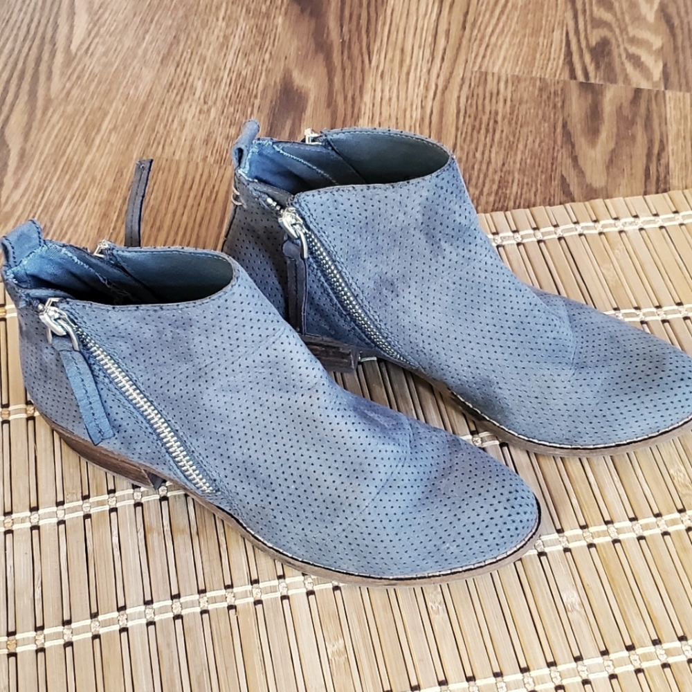Dolce Vita Leaser cut ankle boots gray